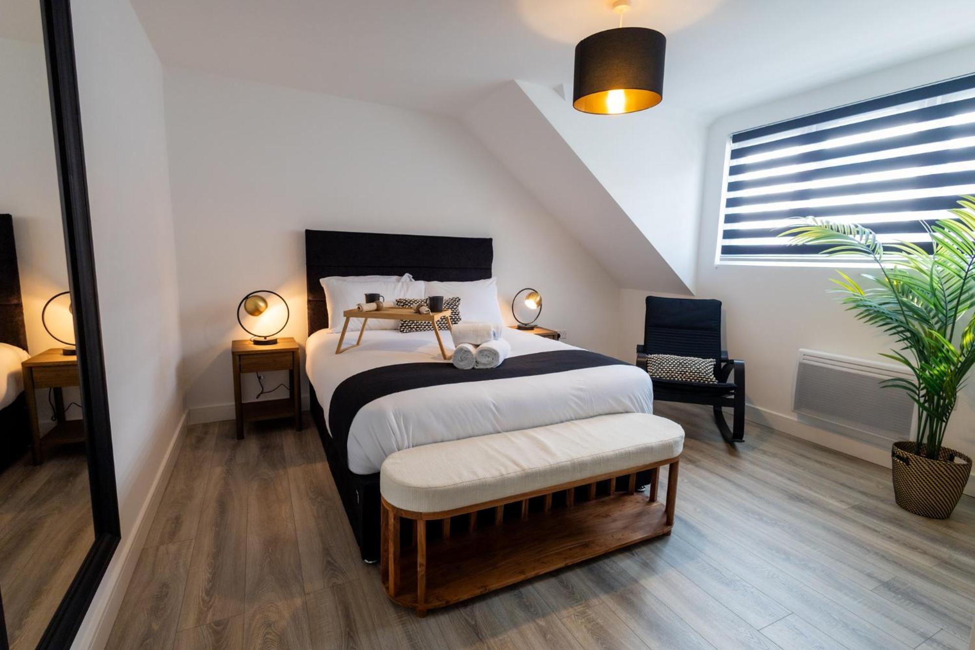 Contemporary 3Br Flat In Watford Apartment Watford  Ngoại thất bức ảnh